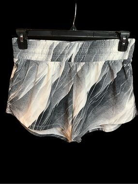 DSG women’s high rise Stride shorts, size M
